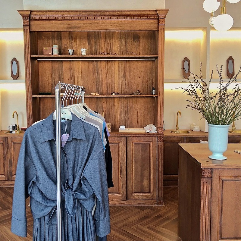 Clothing store, cashier counte - Office Furniture Second Hand ulasan dan harga